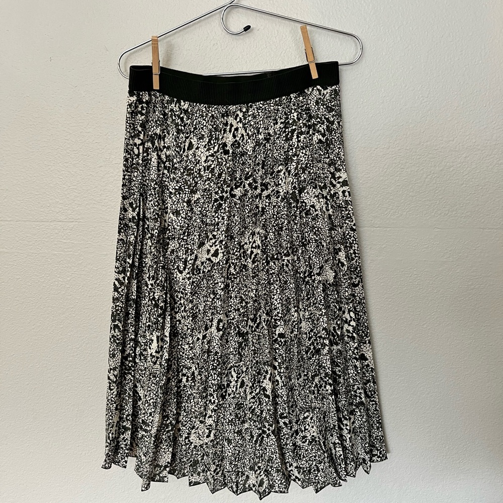 Pleated MIDI Skirt
